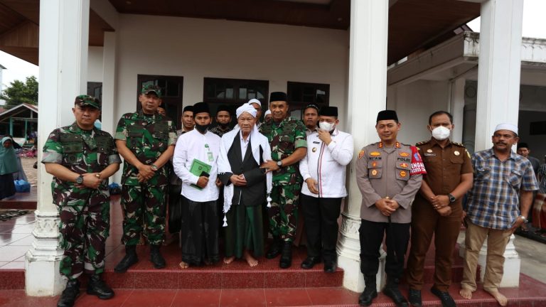 Kunjungi Abu Kuta Krueng, Pangdam IM: Peran Ulama Sangat Penting Wujudkan Aceh Damai dan Sejahtera