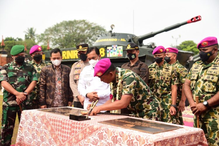 Monumen Alutsista Korps Marinir TNI AL di Kabupaten Batang Diresmikan Dankormar