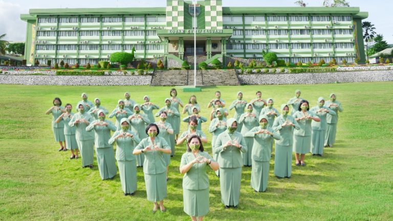 Ketua Persit KCK Daerah XVIII/Kasuari : Sehat Membuat Kita Punya Banyak Waktu Dengan Keluarga Dan Kembangkan Diri