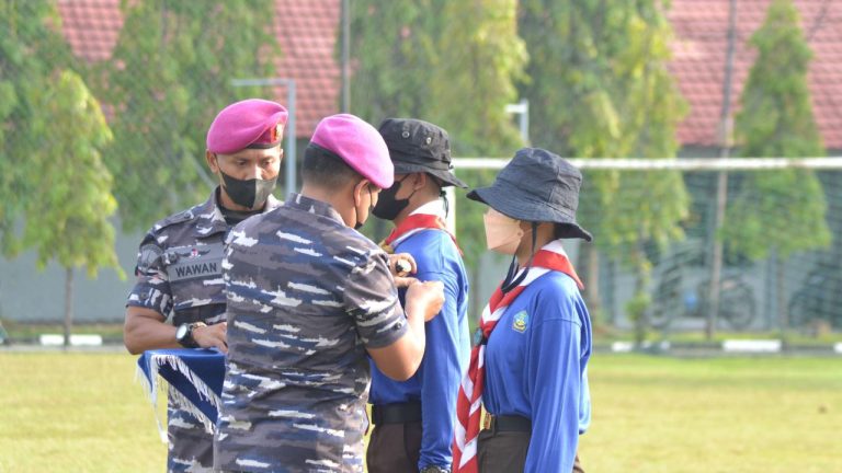 Komandan Yonmarhanlan III Pimpin Upacara Pembukaan Latihan Dasar Bela Negara Saka Bahari Kwarcab Jakarta Utara Tahun 2022