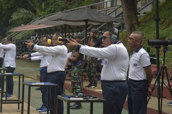 Jaga Kebugaran Dan Asah Kemampuan, Dankormar Laksanakan Jalan Sehat Dan Latihan Menembak
