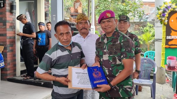 Wadan Kormar Melayat Ke Rumah Duka Serda Marinir I Made Ananta Wijaya