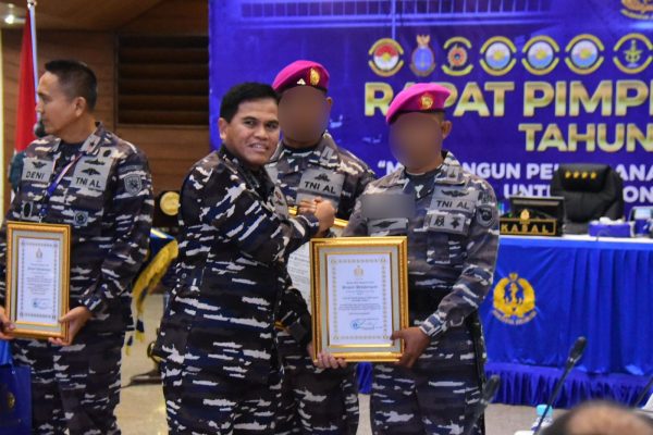 Satgas Marinir “Gobang” Pamtas Mobile RI-PNG T.A. 2023 Terima Penghargaan Dari Kasal