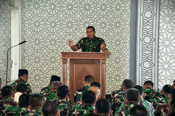 Kembali Ke Fitrah, Dankormar Berikan Kultum Kepada Prajurit Dan PNS Mako Kormar