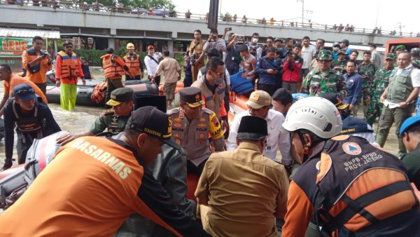 Kodam IV/Diponegoro, BNPB dan Forkopimda Kompak Bantu Korban Banjir Jepara