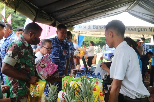 Lanud El Tari Ikuti Bazar TNI Serentak