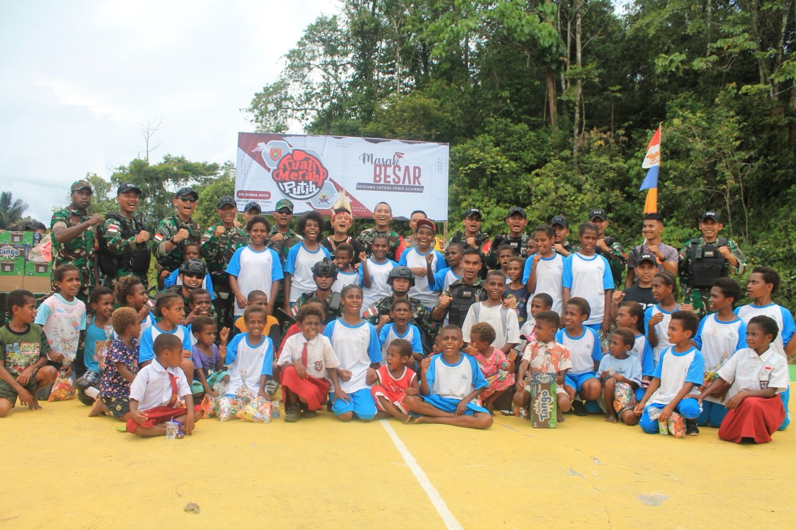 Misi Kuali Merah Putih Bobon Santoso Menembus Daerah Rawan di Kabupaten Maybrat, Bersama Satgas Yonif 623/BWU