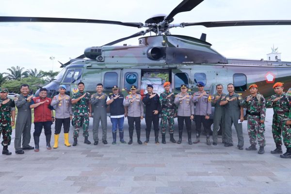 TNI AU Laksanakan Pendistribusian Bantuan Korban Banjir dan Tanah Longsor di Belopa Kabupaten Luwu Sulsel