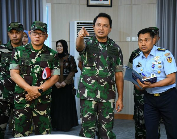 Kasau Tinjau Kesiapan Lanud Dhomber Jelang HUT Ke-79 RI dan Perpindahan Mabesau di Kaltim