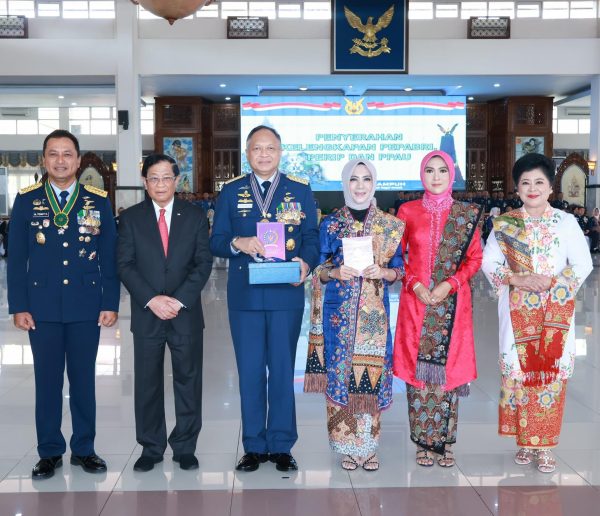 Pimpin Upacara Wisuda Purnawira Pati, Kasau: Profesionalisme dan Dedikasi Wisudawan Inspirasi Generasi Penerus TNI AU