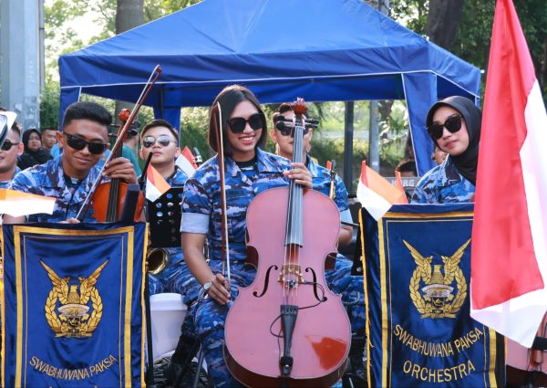 Swa Bhuwana Paksa Orchestra TNI AU Semarakkan Car Free Day di Kawasan Bundaran HI