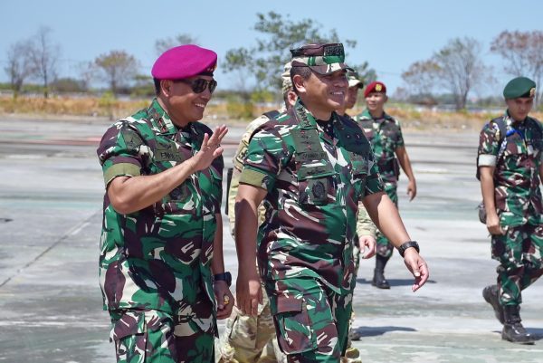 Dankormar Dampingi Panglima TNI Kunjungi Koarmada II