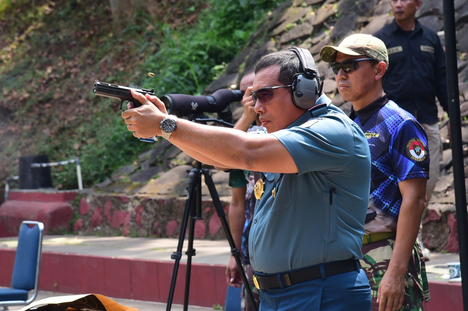 Latih Konsentrasi, Kecepatan Dan Ketepatan, Dankormar Ajak Pejabat Utama Kormar Menembak Pistol