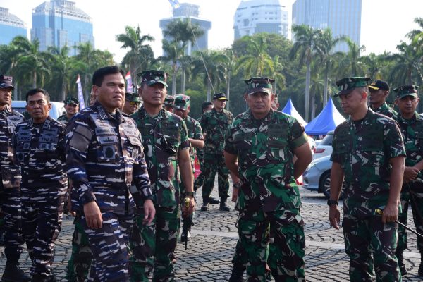 Dankormar Dampingi Kasal Cek Kesiapan Pameran Alutsista TNI AL