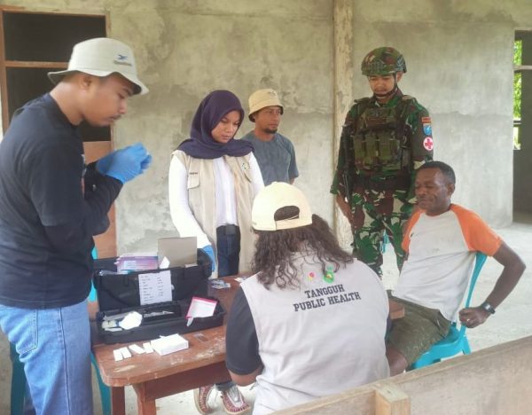 Satgas Yonif 642/Kps Berikan Yankes Malaria Di Kampung Kalibiru