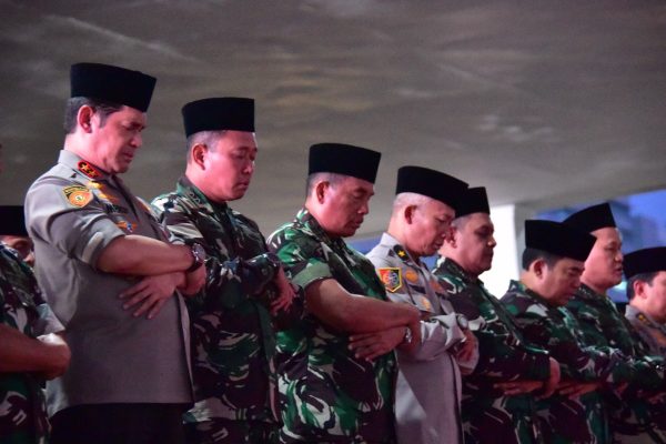 Dankormar Bersama Prajurit Marinir Hadiri Doa Bersama