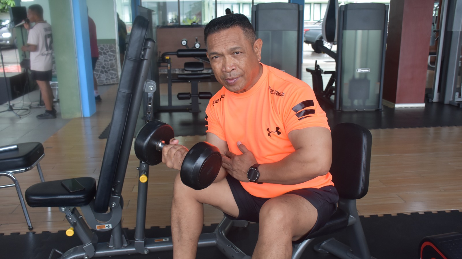 Kapoksahli Pangdam Kasuari, Ajak Pejabat Kodam Olah Tubuh di Ruang Fitnes Simon Mansim