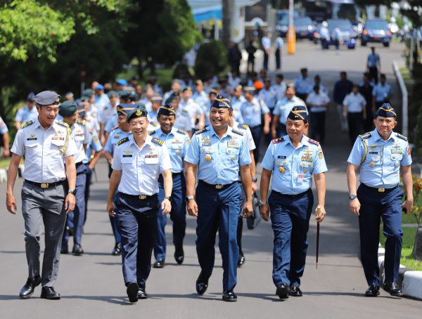 Bilateral Interaction TNI AU-RSAF, Kasau Sambut Kedatangan Chief of Air Force RSAF di Seskoau