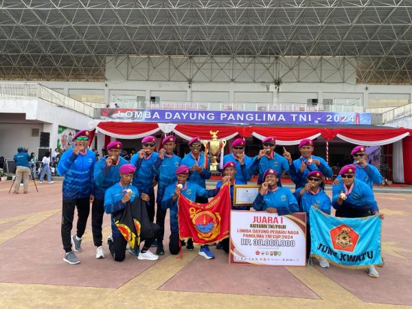 Marinir Jawara Lomba Dayung Perahu Naga Panglima TNI Cup 2024