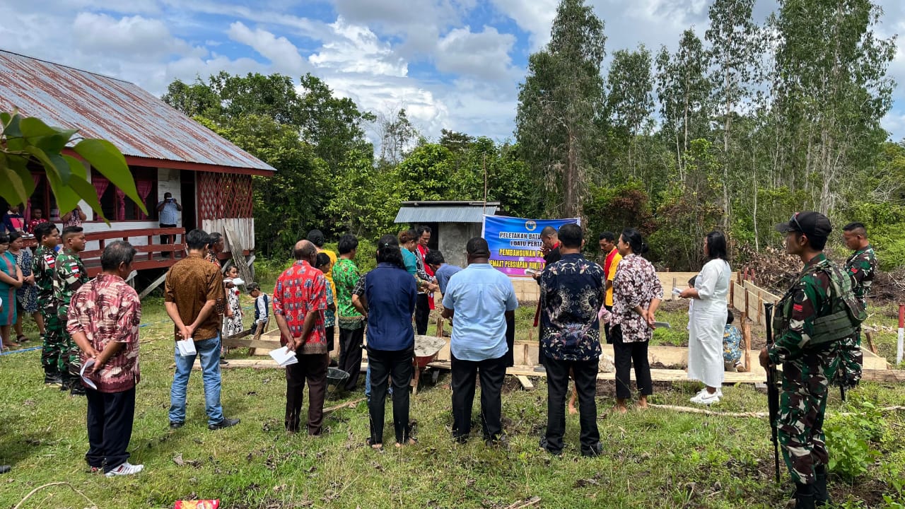 Satgas Yonif 642/Kps Hadiri HUT GKI Ke-68 Dan Peletakan Batu Pertama Pembangunan Pastori Jemaat Bukit Ararat