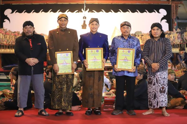 Karawitan Sanggar TNI AU AMPUH Ikut Pagelaran Wayang Kulit di Anjungan DIY TMII