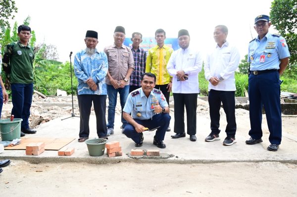 TNI AU Peduli, Lanud Roesmin Nurjadin Bangun Rumah Layak Huni di Kabupaten Kampar