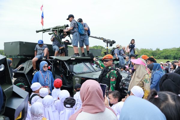 Ratusan Siswa TK dan SD Antusias Melihat Dunia Dirgantara Lanud Sultan Hasanuddin