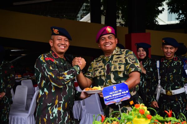 Prajurit Dan PNS Mako Kormar Beri Kejutan Kepada Brimob Polda Metro Jaya