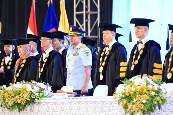 Wakasau Wisuda 431 Lulusan Universitas Nurtanio Bandung