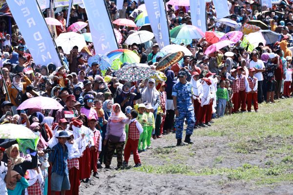 “Ribuan Masyarakat Saksikan Fire Power Demo Latihan Angkasa Yudha 2024”