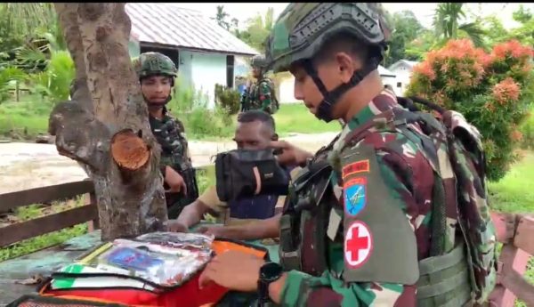Satgas Yonif 642/Kps Gelar Pelayanan Kesehatan di Kampung Naikere