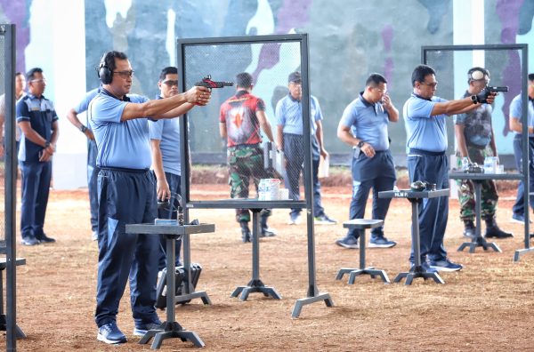 Kasau dan Pejabat Tinggi TNI AU Gelar Latihan Menembak