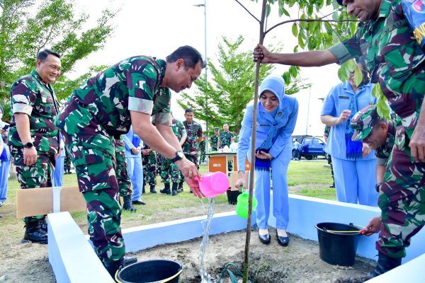 Kasau Tanam Pohon Gaharu Dukung Pelestarian Lingkungan di Lanud Silas Papare