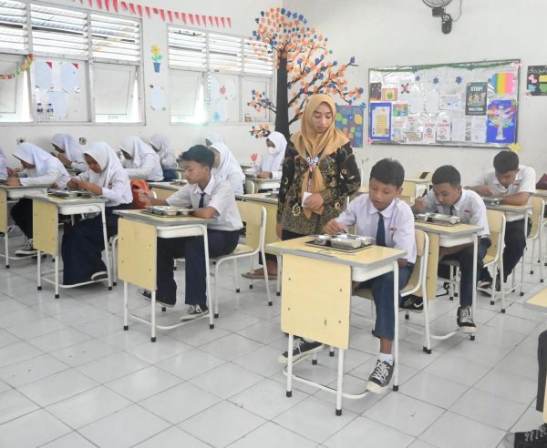 Dukung Program Pemerintah, Lanud Adi Soemarmo Salurkan Makan Bergizi Gratis untuk Siswa SMP Angkasa