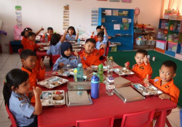 SPPG Lanud Adisutjipto Distribusikan 421 Porsi Makan Bergizi ke Siswa KB, PAUD, dan TK