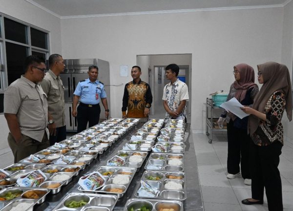 Dukung Program MBG, DSAB Lanud Adi Soemarmo Pastikan Ribuan Porsi Makan Bergizi Gratis Tersalurkan