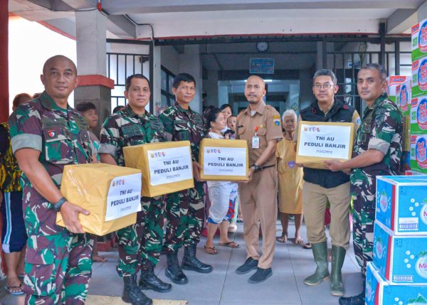 Lanud Halim Perdanakusuma Salurkan Bantuan bagi Korban Banjir, Wujudkan Tekad AMPUH dalam Aksi Kemanusiaan