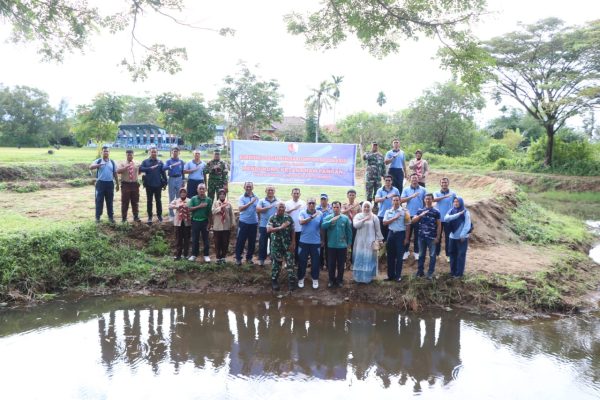 Perkuat Ketahanan Pangan, Lanud Sutan Sjahrir Tebar Ribuan Benih Ikan dan Tanam Pohon Cemara