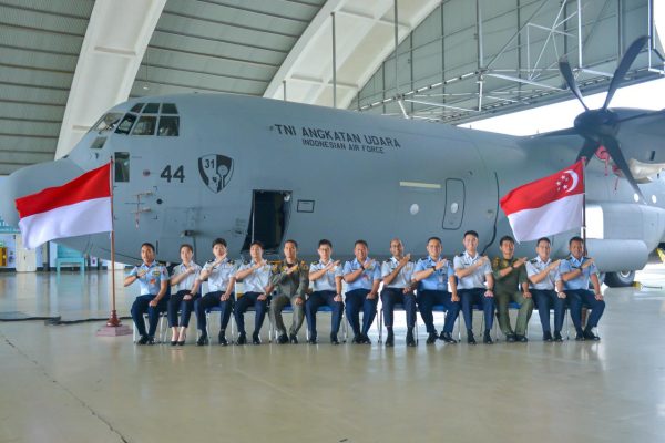 TNI AU dan RSAF Perkuat Kolaborasi dalam C-130 Subject Matter Expert Exchange di Skadron Udara 31