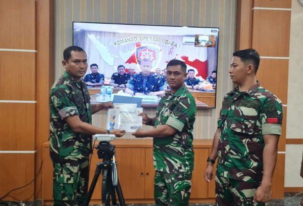 Pangkoopsud I Berikan Penghargaan atas Aksi Heroik Prajurit Lanud SIM