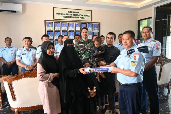 Keluarga Hamzah Sambangi Lanud SIM, Apresiasi Aksi Heroik Prajurit TNI AU