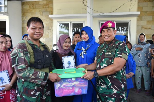Dankormar Berikan Bantuan Kepada Warga Korban Banjir Bekasi