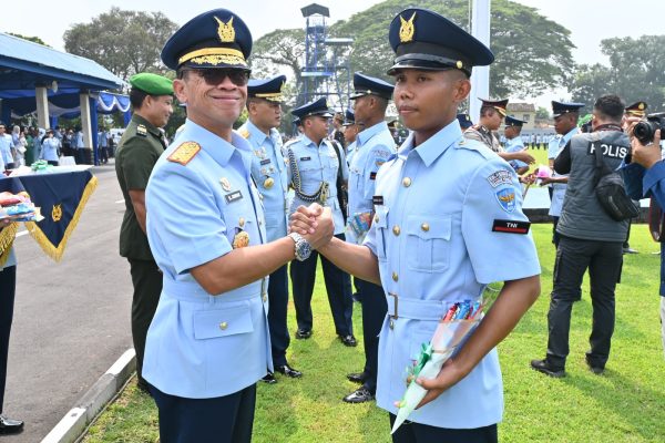 Wujudkan Profesionalisme TNI AU AMPUH, Dankodiklatau Lantik 636 Prajurit Muda