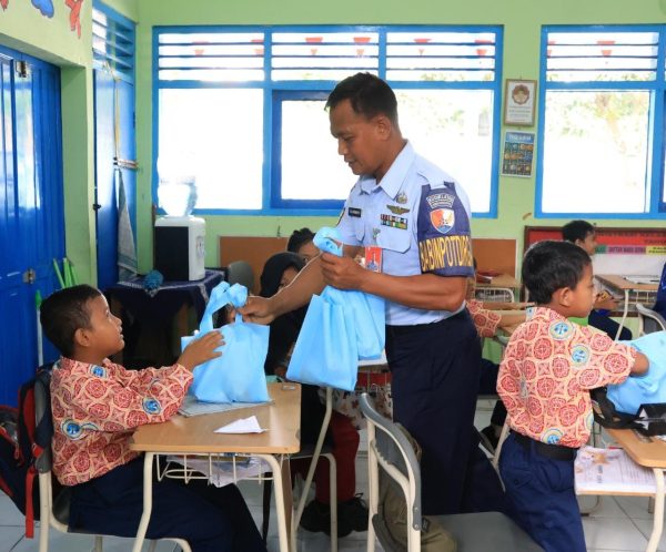 TNI AU AMPUH : SPPG Lanud Adisutjipto Distribusikan Ribuan Paket MBG di Bulan Ramadhan