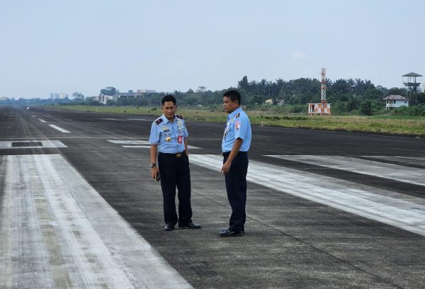 Dankosek I Medan dan Danlanud Suwondo Tinjau Kesiapan Runway, TNI AU AMPUH Wujudkan Operasi Udara yang Adaptif dan Profesional