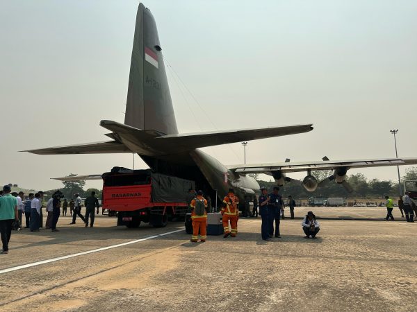 Hercules TNI AU Sukses Kirim 10.446 Kg Bantuan untuk Korban Gempa di Myanmar