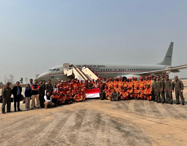 Pesawat Boeing 737 TNI AU Berhasil Mendaratkan Tim INASAR BNPP di Myanmar dalam Misi Kemanusiaan