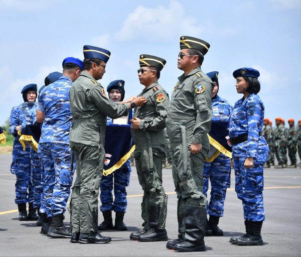 Wujudkan TNI PRIMA: Panglima TNI dan Kasad Kunjungi Lanud Iswahjudi, Terima Wing Kehormatan Penerbang Kelas I
