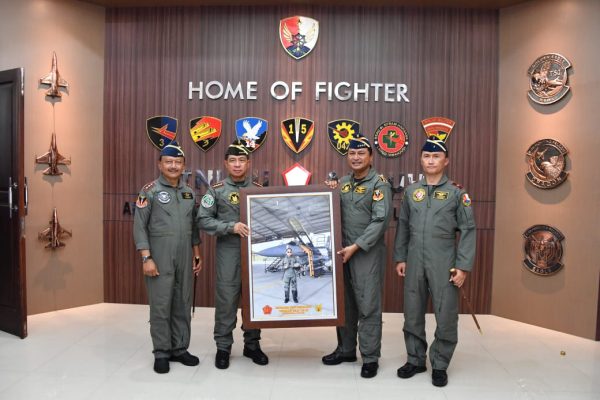 Latihan Parasailing 2025: Profesionalisme Penerbang Tempur Diuji, TNI AU Mantapkan Postur AMPUH
