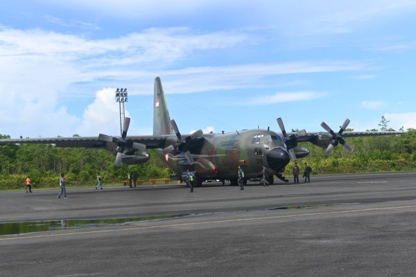 TNI AU AMPUH Kerahkan Hercules ke Biak, Dukung MBG Presiden RI untuk Anak Negeri